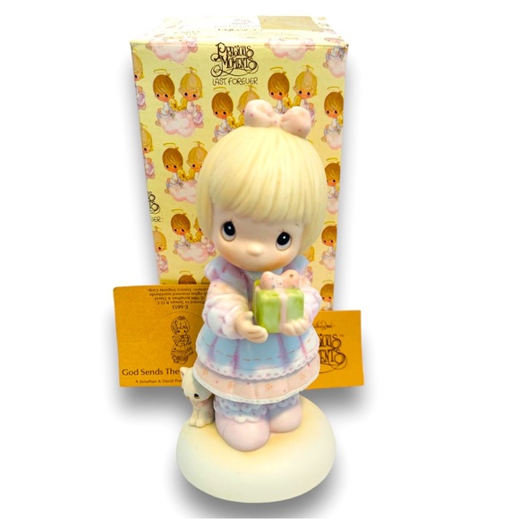 God Sends The Gift Of His Love
1984 Jonathan & David Precious Moments Figurine - Picture 1 of 9